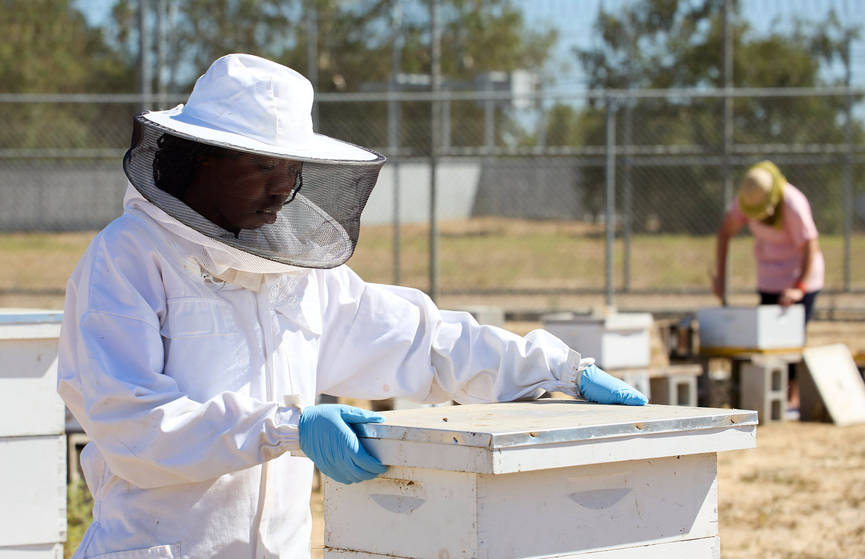 fg_inmate_beekeepers_2022_08_24_F351147