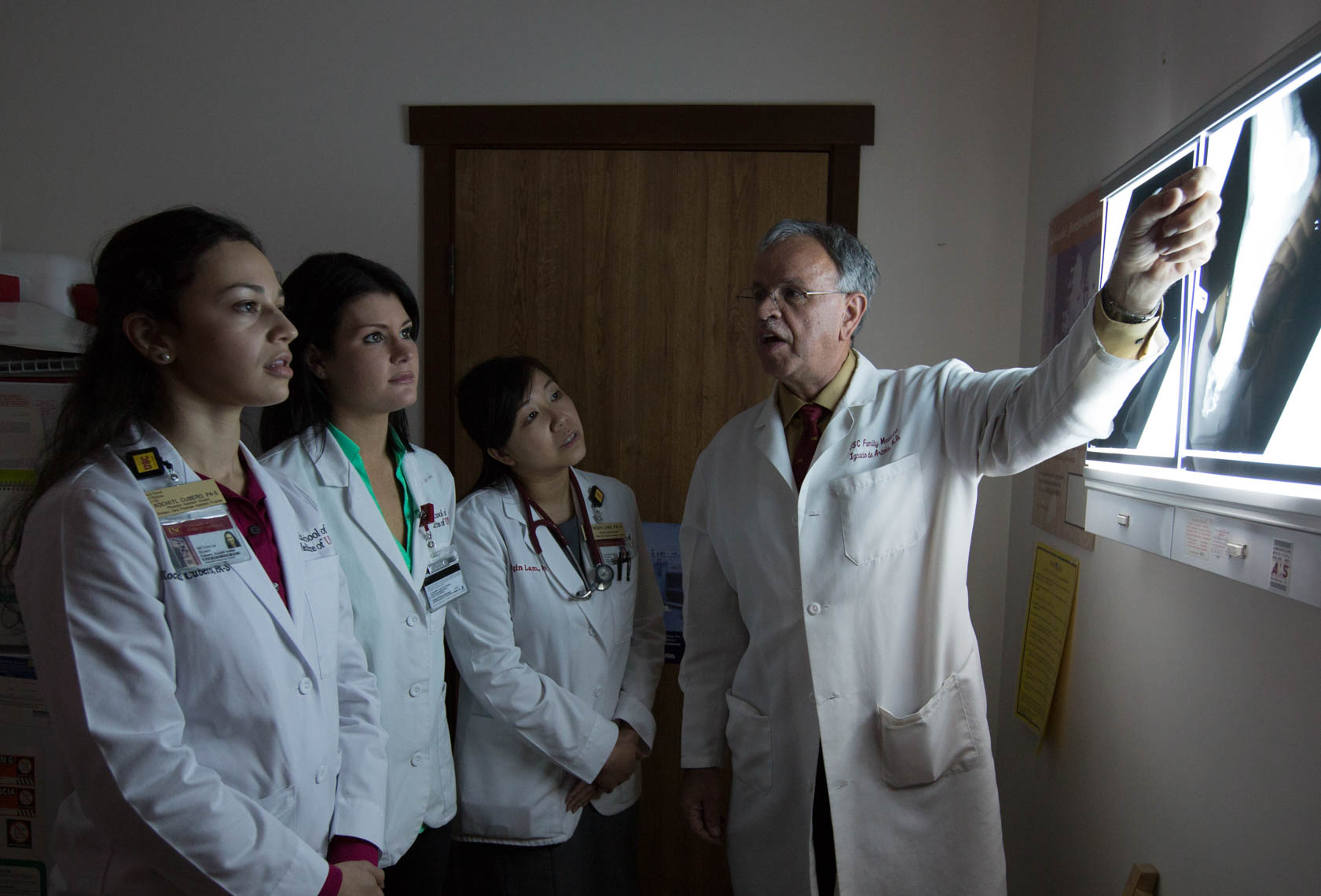 USC Physician Assistant Students View X-rays